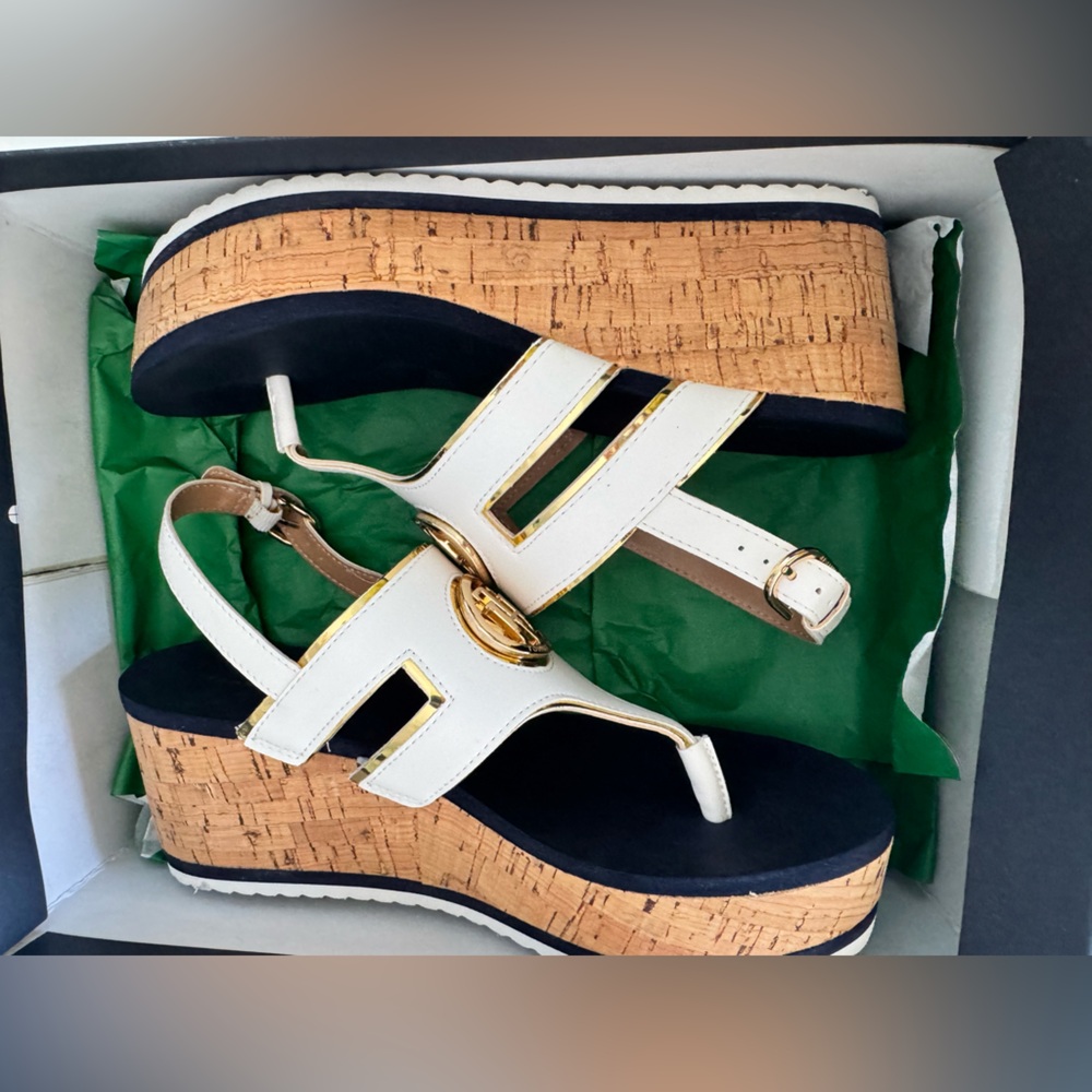 New in Box Tommy Hilfiger Delia  Sandals Sz 7.5